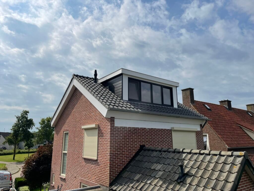 Pannendak met dakkapel